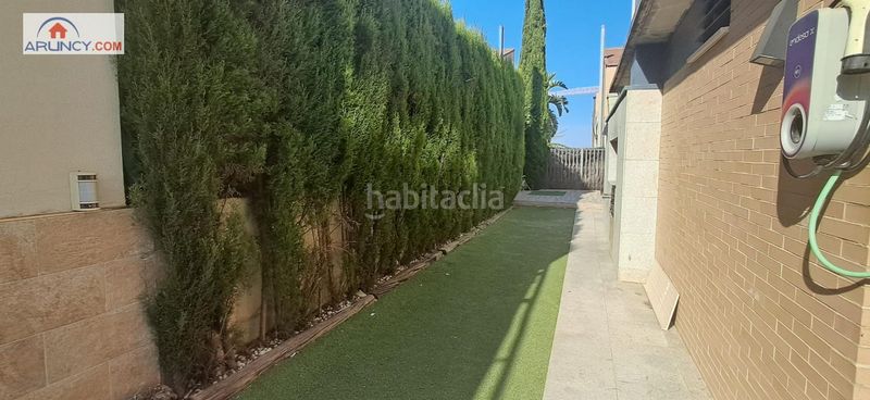 Foto 4b22aac1-be92-4bd9-b898-a052d29a17ed. Doppelhaus mit heizung pool in Colegio Europa Espartinas