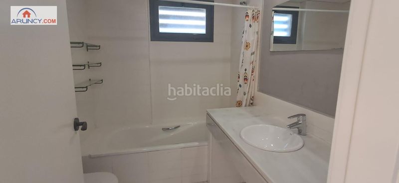 Foto 9ed4afb4-6b2a-4812-9850-70d4d75dad3f. Doppelhaus mit heizung pool in Colegio Europa Espartinas