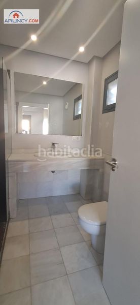 Foto c0c484f7-1ddd-4c55-aef8-6e4c13d41c89. Doppelhaus mit heizung pool in Colegio Europa Espartinas