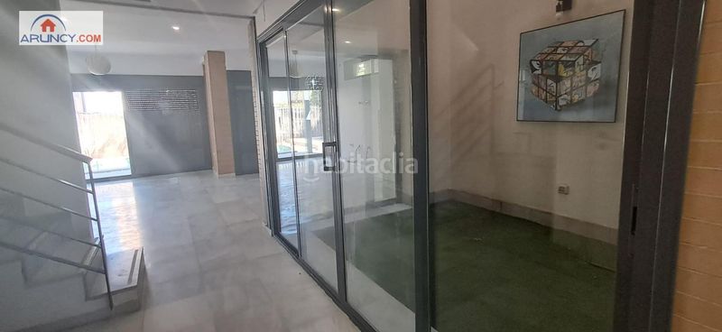 Foto dd27b657-ea0c-42f4-9a4d-e3d18ec9e7e6. Doppelhaus mit heizung pool in Colegio Europa Espartinas
