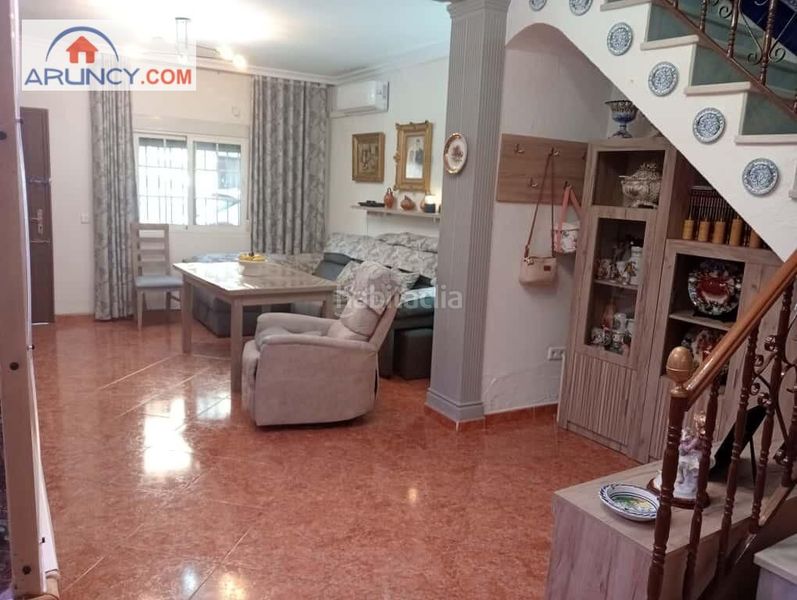 Foto c014c4a0-39cf-4992-b983-7a34ba26c05c. Casa amb calefacció a La Plata Sevilla