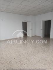 Lloguer Local Comercial a Núcleo urbano. Local comercial en alquiler