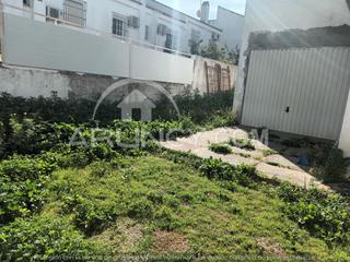 Terreny residencial a Núcleo urbano. Solar centrico con casa para reformar.