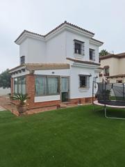 Chalet à Núcleo urbano. Casachalet en zona campitoalmendral