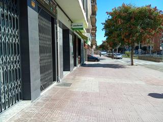 Location Local commercial  Carrer de sant ferran. Local 75m2 útiles. zona gracia-gran via.
