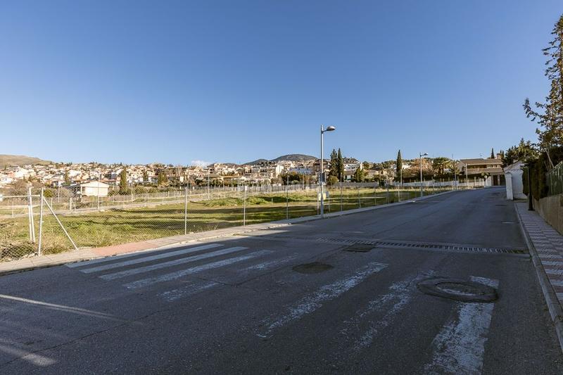 Foto b64de18f-dcf8-45d1-ab08-8902cd46290d. Terreno residencial solar en cajar con 526m en Cájar