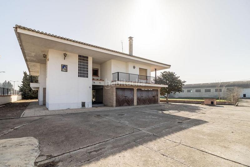 Foto 8e5652fa-6369-46b6-8d61-2ca5b6ed123f. Masía casa con terreno y nave en Santa Fe