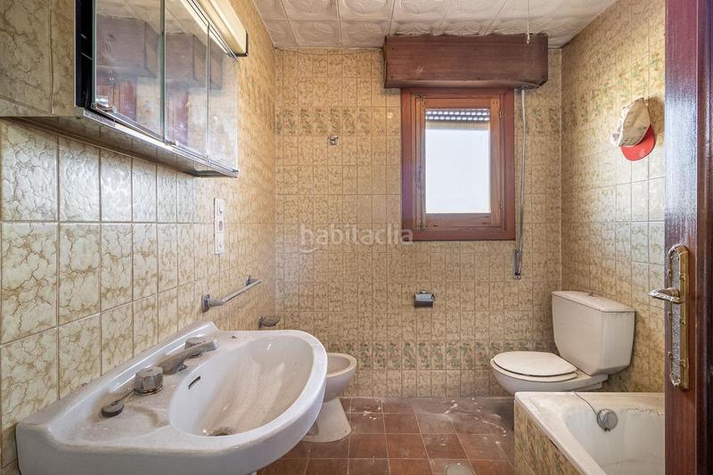 Foto cabb585f-49cd-498d-a51f-53a0b9b9d5fb. Masía casa con terreno y nave en Santa Fe