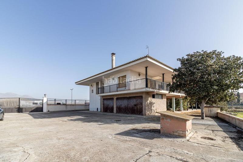 Foto f2f429a5-cb29-45eb-a5e2-ff757251ea51. Masía casa con terreno y nave en Santa Fe