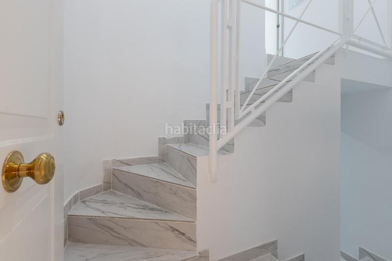 Foto b354378f-8b7f-4b15-8696-7f057323b413. Local comercial a Puerto Deportivo Fuengirola