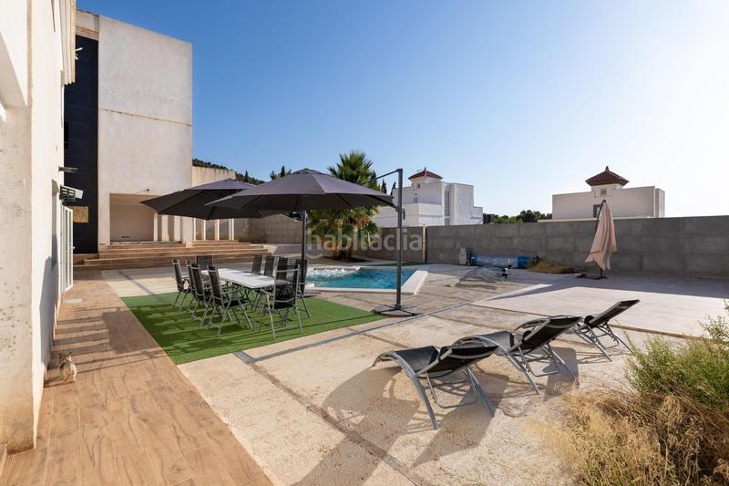 Foto 778d8667-a67a-4f85-bcae-40b415bc5723. Chalet en calle borraja 1 villa de lujo en venta en Dílar