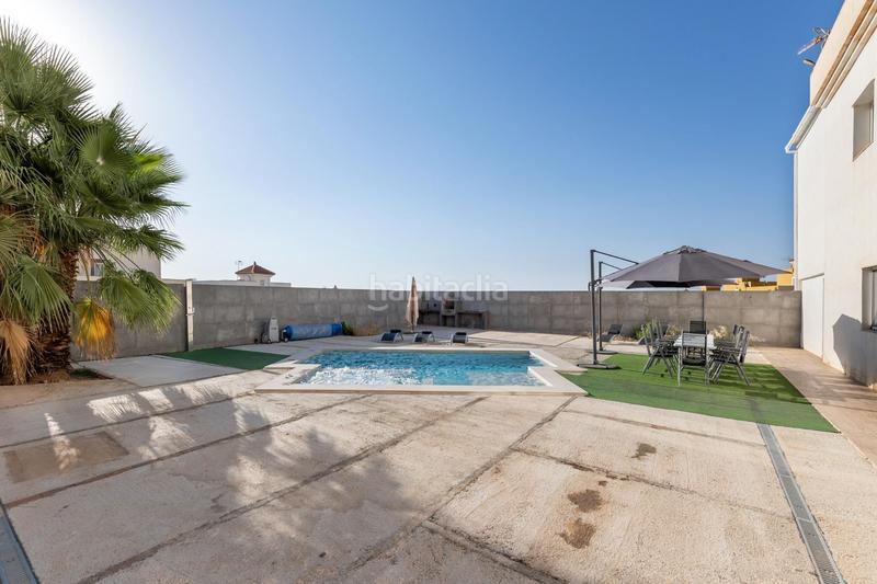 Foto d60b0833-2e7c-4fe5-9c12-4c405e2820dc. Chalet en calle borraja 1 villa de lujo en venta en Dílar