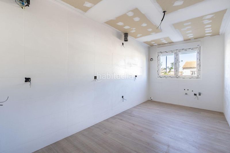 Foto c345d215-590f-4f56-8e10-f7a84cc886e7. Pis a Loja