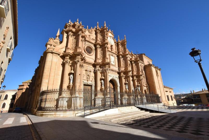 Foto 254bb3f2-d81b-4dec-a1fd-40bb3d0d680a. Edificio en pleno centro en Guadix