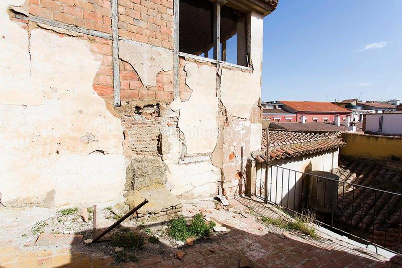 Foto c9f7d402-1545-4495-a767-0c4660013d9d. Edificio en pleno centro en Guadix