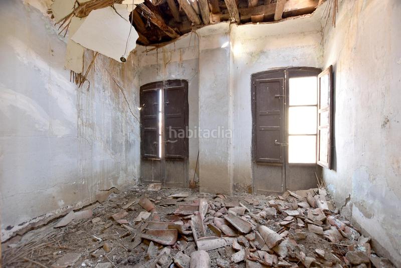 Foto f782b023-f68e-4fea-82fc-2bd307b0e927. Edificio en pleno centro en Guadix