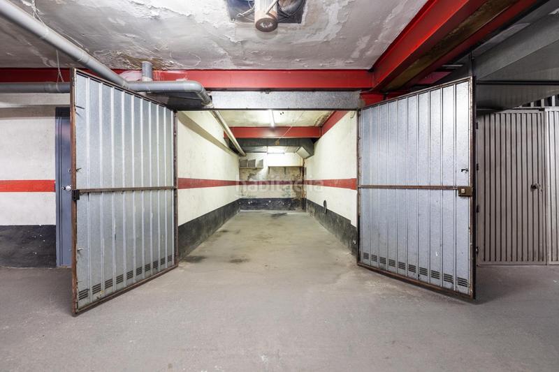 Foto 4f6c2ee3-aec2-43ab-895d-ac84a28edb9d. Parking coche plaza cerrada edificio alcazar de san juan en Granada