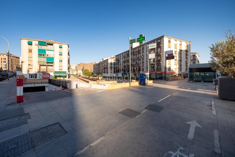 Foto 55666c29-9b71-4271-b46d-526084c64dbb. Parking coche plaza cerrada edificio alcazar de san juan en Granada