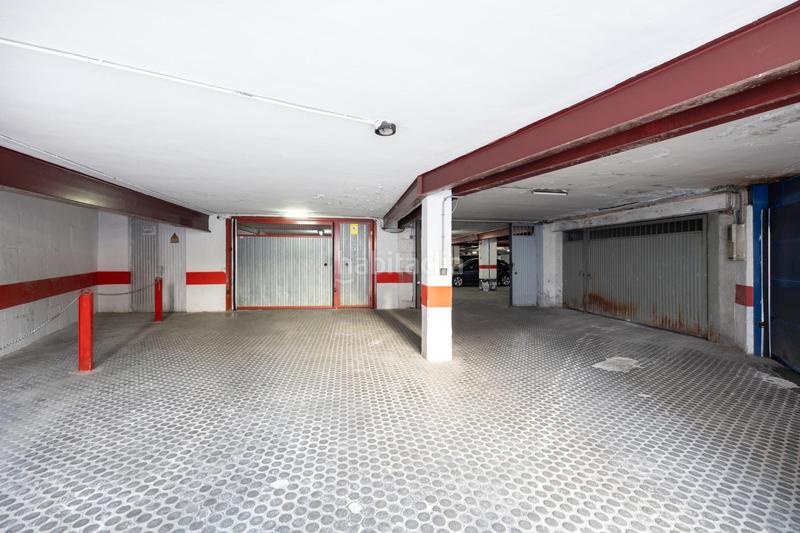 Foto 92405119-85b3-4d1b-9755-57bb83366446. Parking coche plaza cerrada edificio alcazar de san juan en Granada