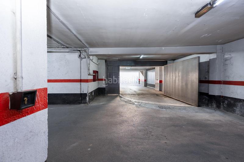 Foto e4adf7b4-2bf8-4989-a90c-f8dfa875f046. Parking coche plaza cerrada edificio alcazar de san juan en Granada