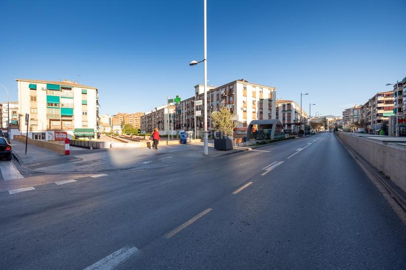 Foto eaf33f5a-810d-4daf-98e8-034203332b65. Parking coche plaza cerrada edificio alcazar de san juan en Granada