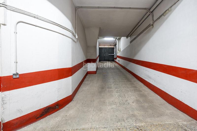 Foto f7eca4cb-2b3d-471f-85b5-d51780610389. Posto auto in San Ildefonso Granada