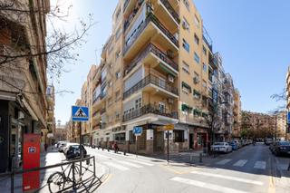 Aparcament cotxe a Calle seminario 2. Plaza de garage en zona plaza de gracia.