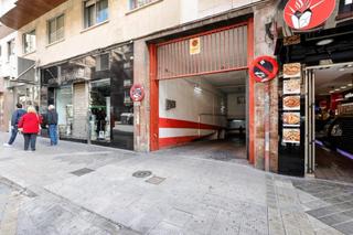 Parking coche en Camino de Ronda. Calle emperatriz eugenia