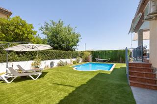 Xalet a Calle tirso de molina 14. Descubre tu villa de lujo en otura! chalet independiente con pis