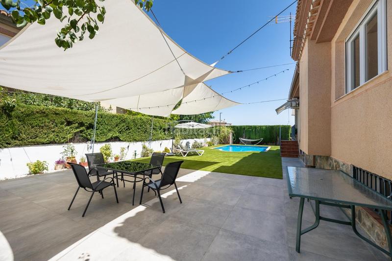 Foto 3a3d76a1-fd58-456d-b9aa-79d66d671bdb. Chalet en calle tirso de molina 14 descubre tu villa de lujo ! chalet independiente con piscina privada en Otura
