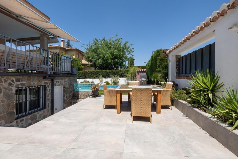 Foto ab4da146-7b01-4f87-a544-7cd693df1b22. Chalet en calle tirso de molina 14 descubre tu villa de lujo ! chalet independiente con piscina privada en Otura