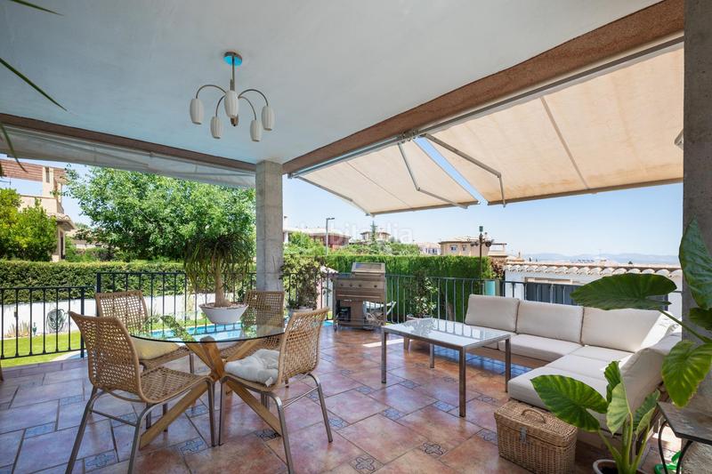 Foto b389a288-58df-4ff1-a522-53d9d10840b5. Chalet en calle tirso de molina 14 descubre tu villa de lujo ! chalet independiente con piscina privada en Otura