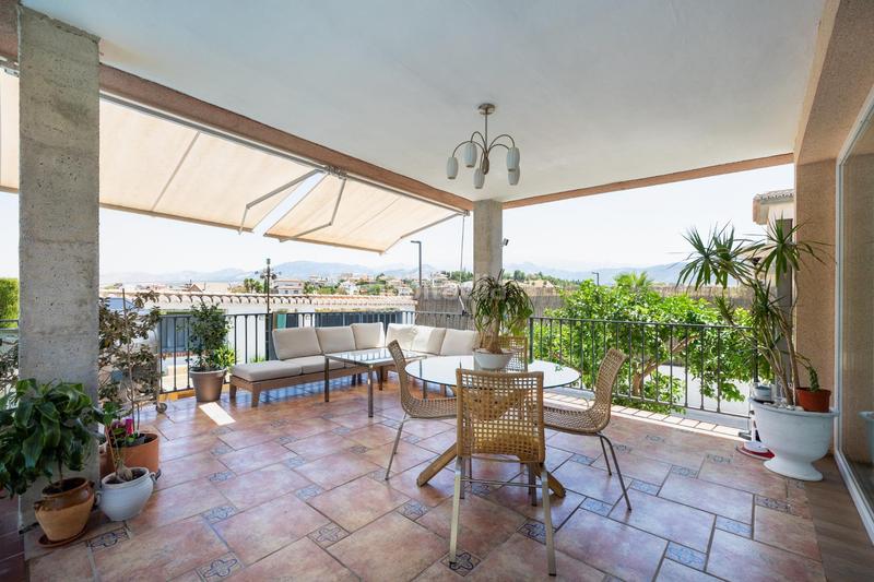 Foto e67117eb-1f2e-4119-b5c3-2c14735d03f7. Chalet en calle tirso de molina 14 descubre tu villa de lujo ! chalet independiente con piscina privada en Otura