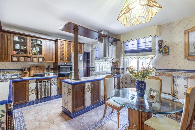 Foto f3b80f28-588c-4fc5-8b65-57f4c5c3ab5c. Chalet  en Iznalloz