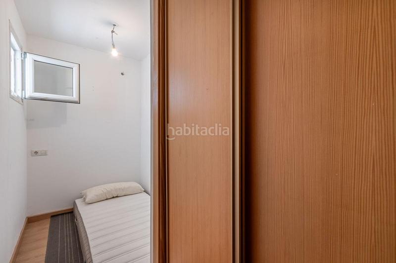 Foto e42e2dbe-ea79-44da-85ac-779a775dba21. Piso en calle de la fuente del tesoro 54 piso de 4 estancias con garaje y trastero en zona media en Sierra Nevada