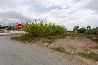 Terreny residencial a Playa de Granada. Gran parcela en motril