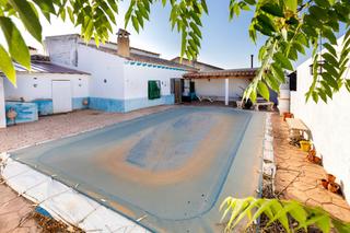 Masia a Cortes de Baza. Casa de pueblo con vistas