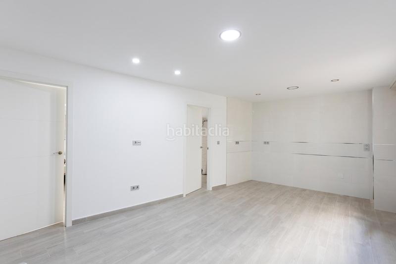 Foto ef575476-469a-4d72-8c8d-26254d4386bd. Piso en calle de manuel de falla 9 piso en el Centro en Salobreña