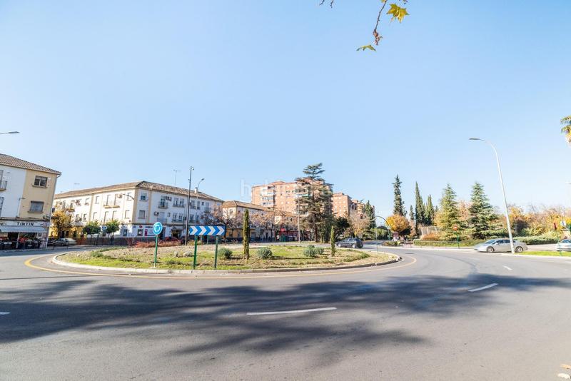 Foto b6ee73b4-1145-493a-b3d6-bf237b06a39b. Local commercial dans calle pdta francisco javier cob 18 dans Granada