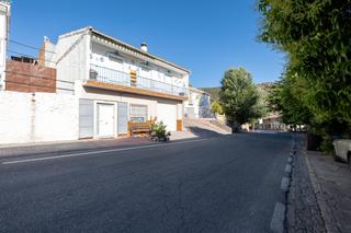 Casa  Calle de granada. Casa muy luminosa en un entorno unico