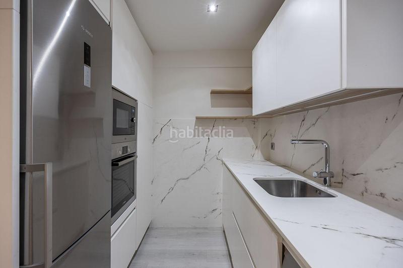 Foto bc558db5-fb5f-4fee-834f-071df160c62a. Piso atención! piso totalmente reformado con grandes calidades en pleno centro en Granada