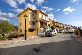 Casa a Alfacar. Casachalet en venta en alfacar