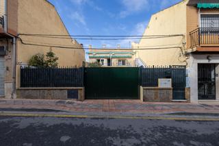 Maison  Calle de sevilla. Casa en pleno centro de armilla