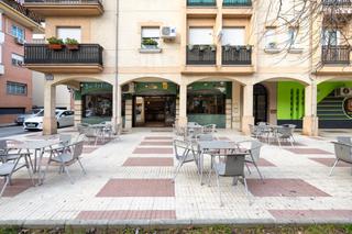 Geschäftsraum in Maracena. Oportunidad única! bar cafeteria equipado con terraza en ubicaci
