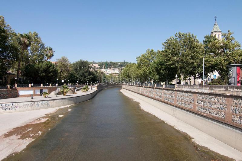 Foto 283d7085-f551-4925-b0e4-068f485b57a4. Alquiler local comercial alquiler local comercial acera del darro en Granada