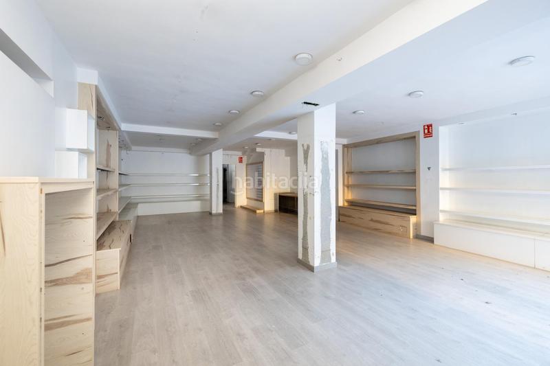 Foto c7c39905-6796-47c6-b806-5bfd867f4b7a. Alquiler local comercial alquiler local comercial acera del darro en Granada