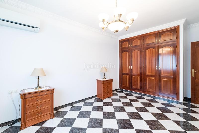 Foto a47491ab-e646-485f-bd3b-0155e85f5704. Casa adosada en calle de las parras 2 oportunidad única! casa adosada haciendo esquina , granada en Maracena