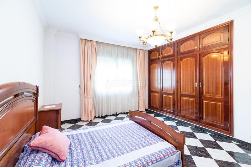 Foto a78b7d01-2e05-4a37-bebf-32b0114f0b93. Casa adosada en calle de las parras 2 oportunidad única! casa adosada haciendo esquina , granada en Maracena