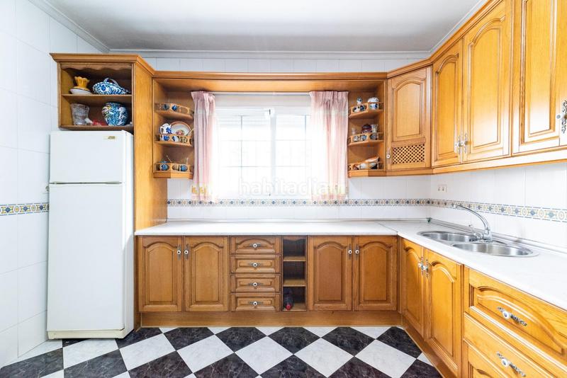Foto d3800cbd-41a5-4626-b316-e3b0f6c9d94b. Casa adosada en calle de las parras 2 oportunidad única! casa adosada haciendo esquina , granada en Maracena