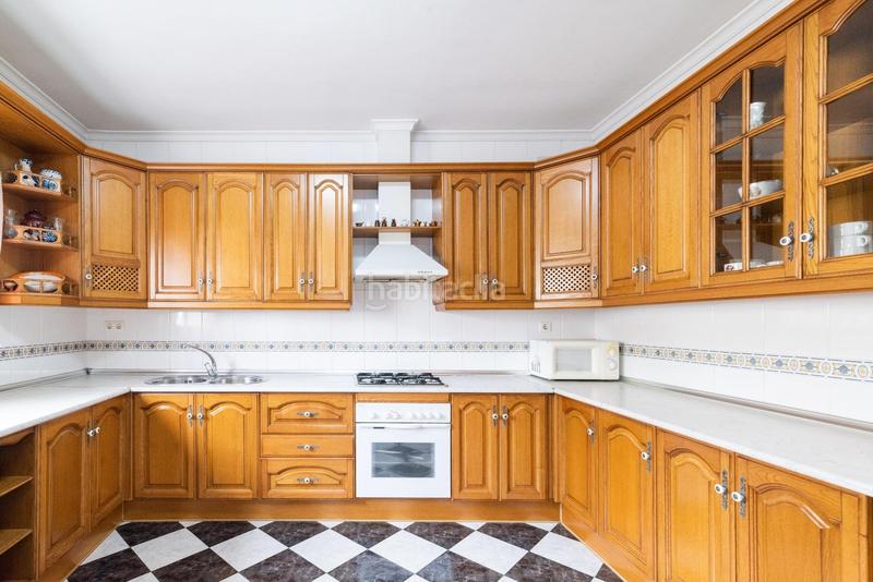 Foto e0b23f55-dbab-49b2-8dba-98ecbe534dc7. Casa adosada en calle de las parras 2 oportunidad única! casa adosada haciendo esquina , granada en Maracena